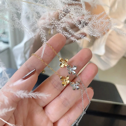 Damen-Kettenarmband mit Blumenanhänger aus Titanstahl