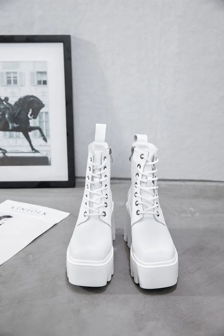 Weiße Ankle-Booties mit Schnürung, eckiger Kappe und Plateau-Blockabsatz, hohe Sohle