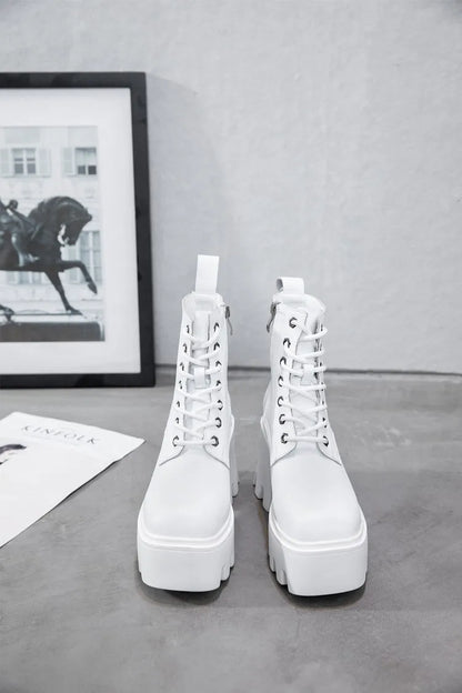 Weiße Ankle-Booties mit Schnürung, eckiger Kappe und Plateau-Blockabsatz, hohe Sohle