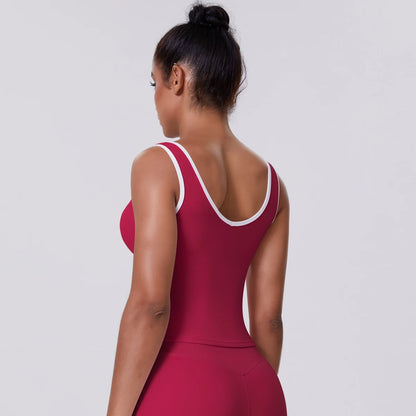 Rückansicht: Crop-Top mit Racerback, rot, weiße Kontrastkanten
