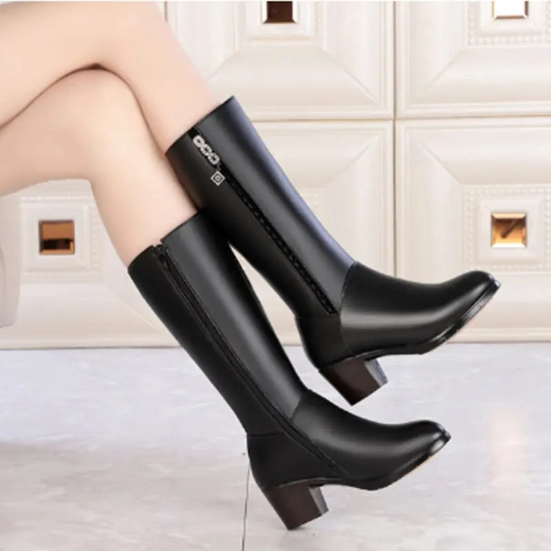 Schwarze Winterstiefel von AIYUQI mit Absatz, hoher Schaft und Wollfutter