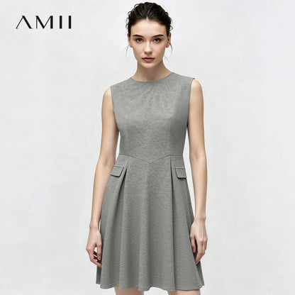 Graues ärmelloses Midi-Kleid mit Taillennähten und Taschen