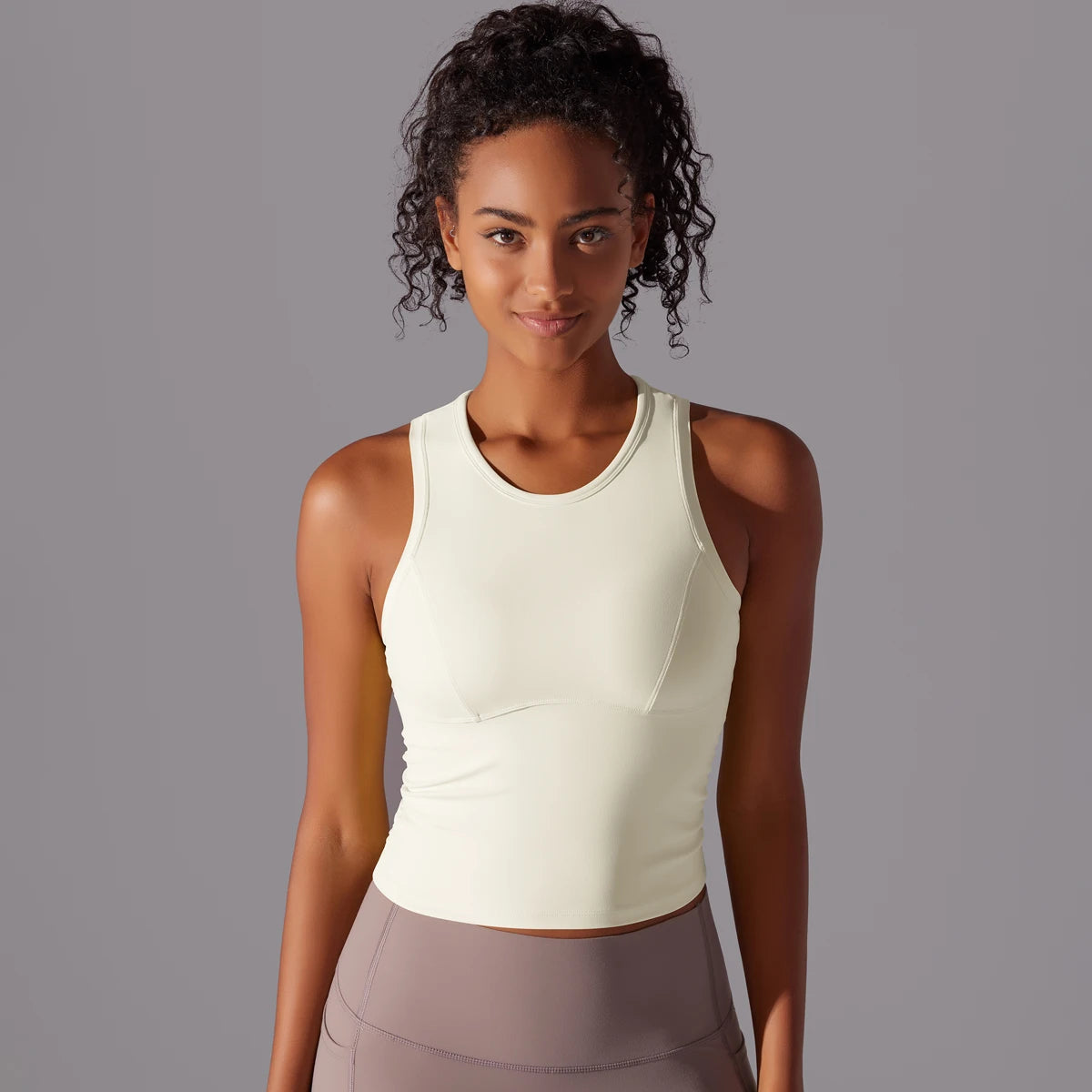 Hell-ivoryfarbenes Yoga-Tanktop für Damen, ärmellos, Rundhalsausschnitt, tailliert