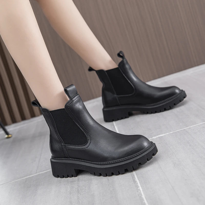 Damen Chelsea Boots aus Leder, schwarz, rundlicher Schaft mit Elastikseiten und Profil