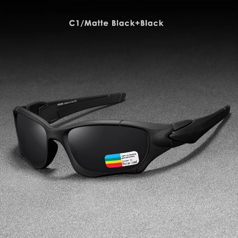 Sonnenbrille mit matter schwarzer Fassung und schwarzen Gläsern