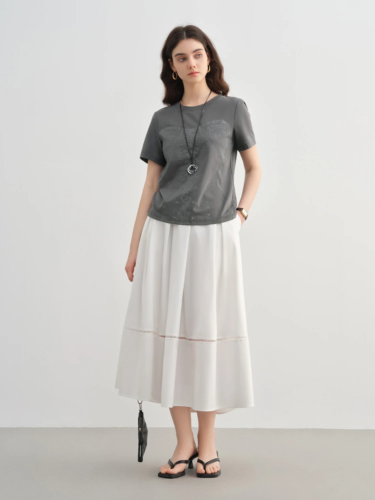 Kurze Damen-Chiffonbluse mit V-Ausschnitt in Grün – Sommerlich und elegant fürs Büro