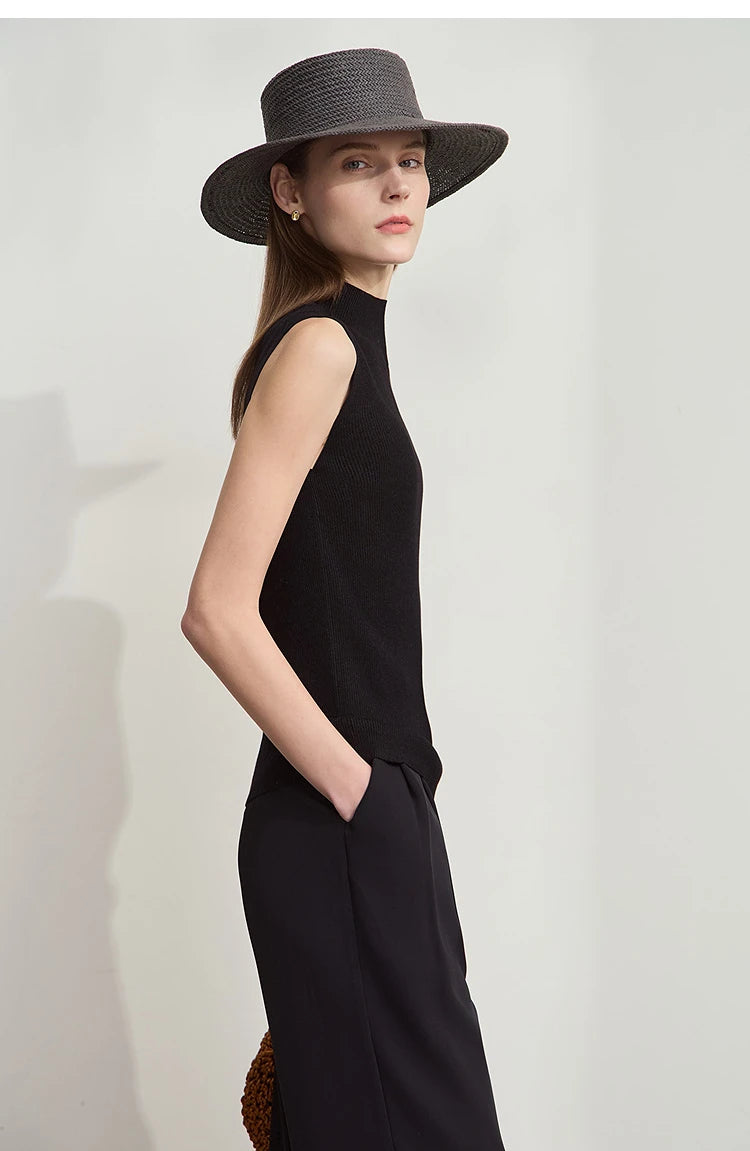 Ärmelloses Mock-Neck-Stricktop in Schwarz, Seitenansicht mit schmalem Schnitt
