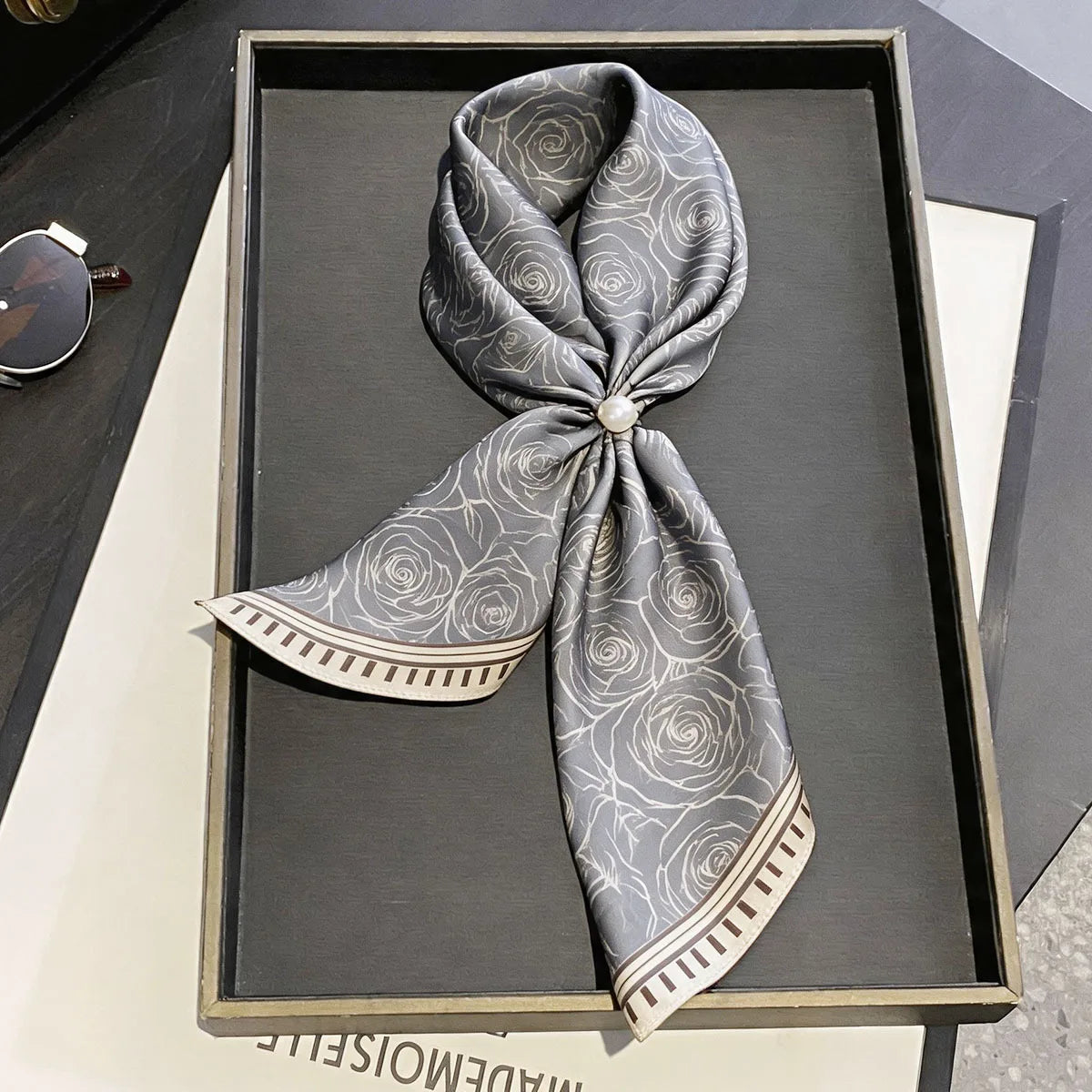 Damen Seidenschal 53cm klein quadratisch Haarband Kopftuch Halstuch Bandana B