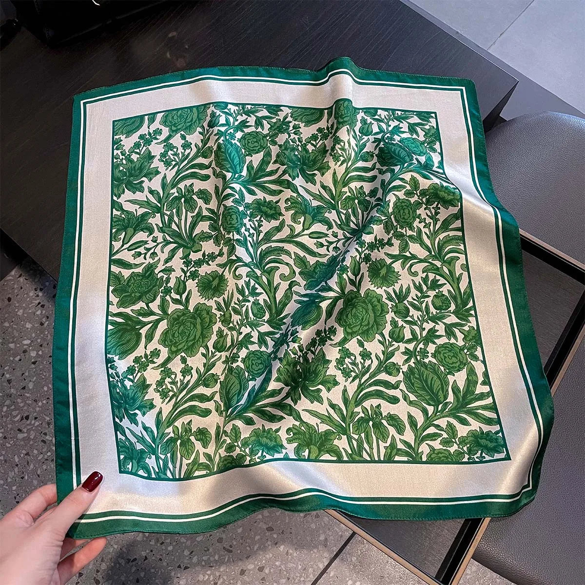 Damen Seidenschal 53cm quadratisch Blumenprint Luxus Hijab Bandana J