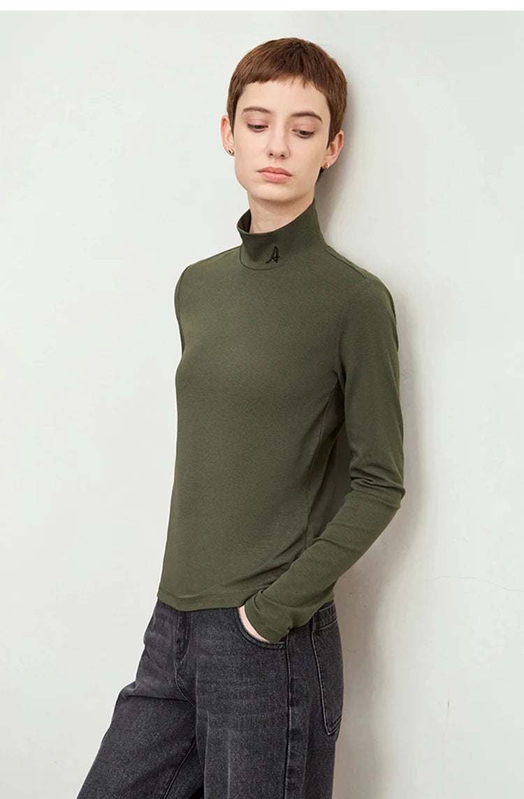 Damen T-Shirts im Minimalismus-Stil mit Mock-Neck und Stickerei aus Baumwolle