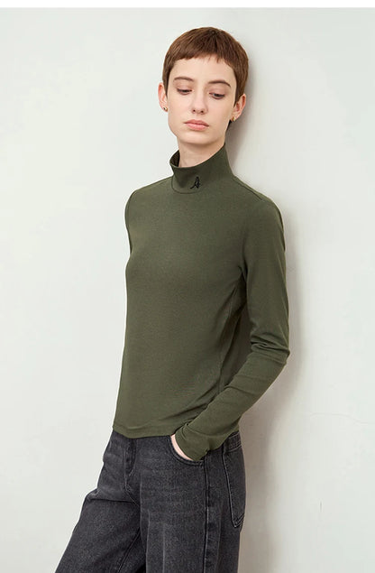Damen T-Shirts im Minimalismus-Stil mit Mock-Neck und Stickerei aus Baumwolle