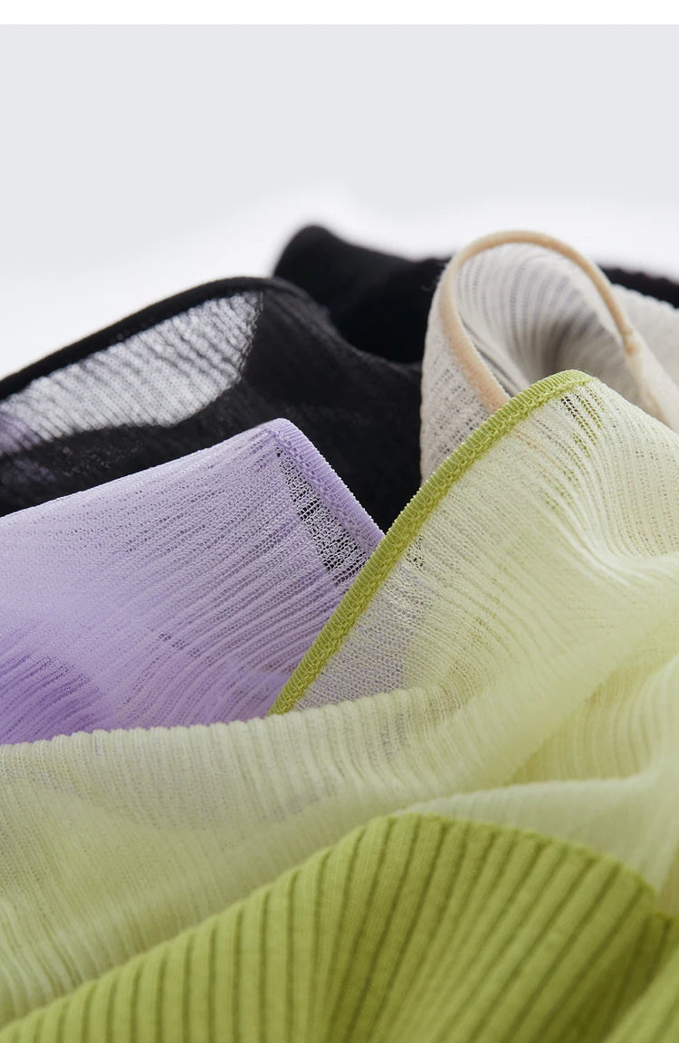 Gerippter Strickpullover für Damen, Farbblock in Schwarz und Violett, Schulter-Ausschnitt