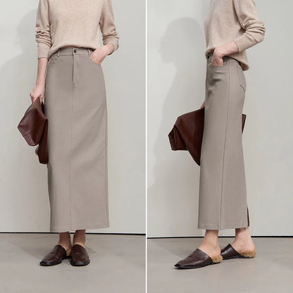 Knöchellanger gerader Damenrock in Beige mit Knopfverschluss und geradem Saum.