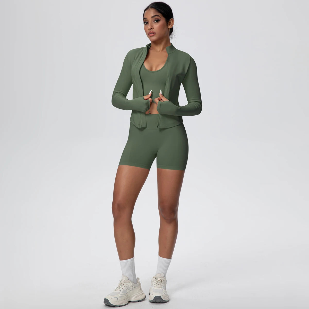 Damen Yoga-Set 3-teilig, olivgrün: Langarmjacke, Sporttop, Shorts, Vorderansicht