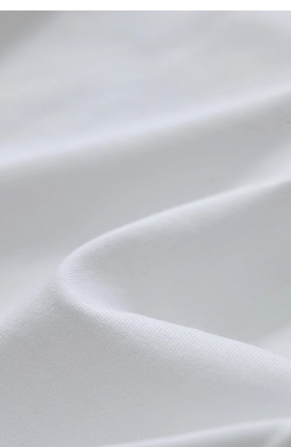 Damen T-Shirt im Minimalismus-Stil mit coolem Druck aus antimikrobieller Baumwolle
