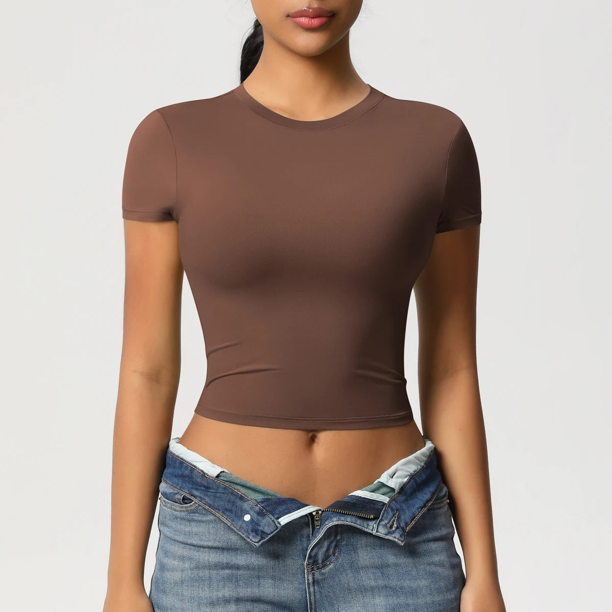 Damen Sport-T-Shirt, braun, eng anliegend, Kurzarm, Rundhalsausschnitt