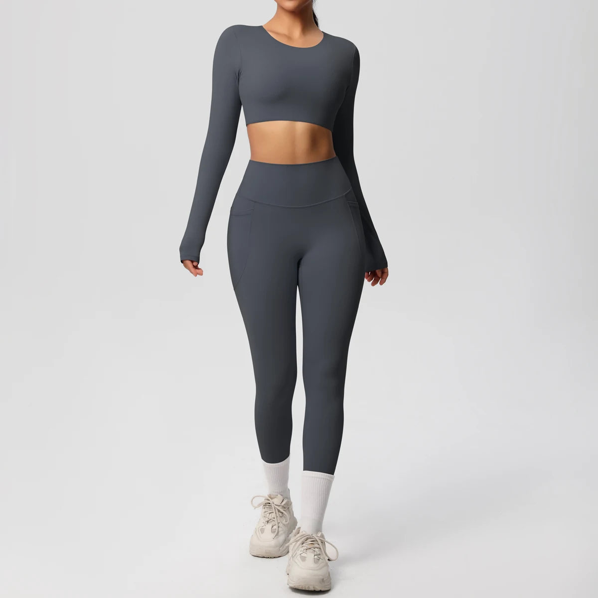 Anthrazitfarbenes Yoga-Set mit langen Ärmeln und Leggings mit weißem Knieschutz