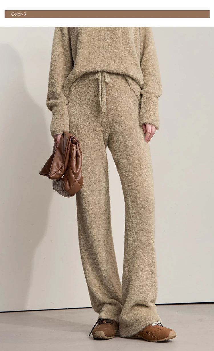Beige Fleece-Hose mit weitem Bein, Tunnelzugbund und langen Ärmeln; offene Seitennaht