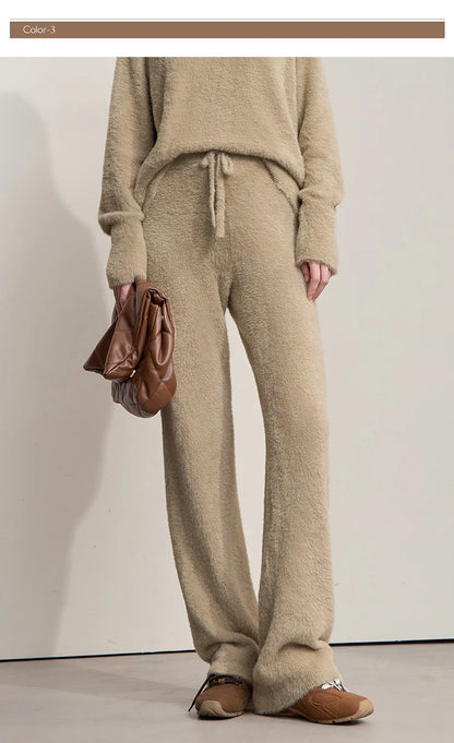 Beige Fleece-Hose mit weitem Bein, Tunnelzugbund und langen Ärmeln; offene Seitennaht