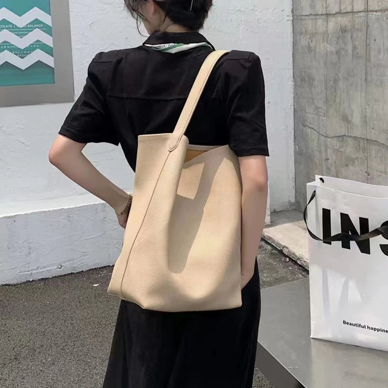 Damen Bucket-Bag Aus Vollnarbigem Leder Weinrot