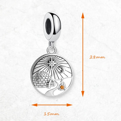 Iglu-Charm aus 925er Sterlingsilber, rundes Motiv mit weißem Emaille-Detail