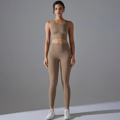 Damen-Yoga-Set in Hellbeige: ärmelloses Crop-Top und lange Laufhose, eng anliegend