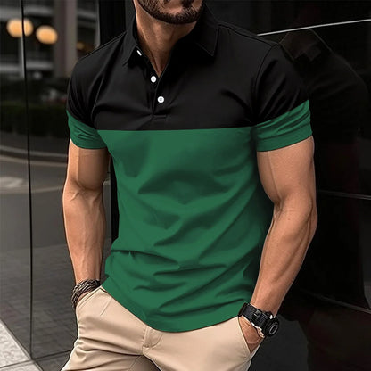 Lässiges Herren-Poloshirt mit digitalem Farbpatch-Druck und Reißverschluss am Kragen – ideal für den Sommer.