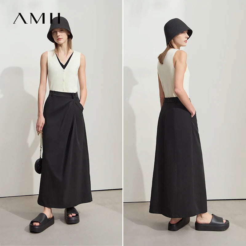 Schwarzer asymmetrischer Plisseerock mit drapiertem Rücken und Midi-Länge