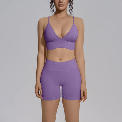 Lila Yoga-Set mit nahtlosem Bustier und High-Waist-Shorts