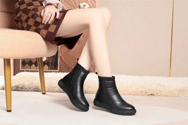 Schwarze Damen-Schneestiefel, knöchelhoch, elastische Optik mit Nählinien, Profilsohle