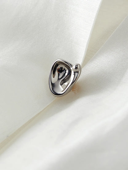 Minimalistisches weißes Sommerhemd im eleganten Stil – Kurzarm-Top für den stilvollen Auftritt