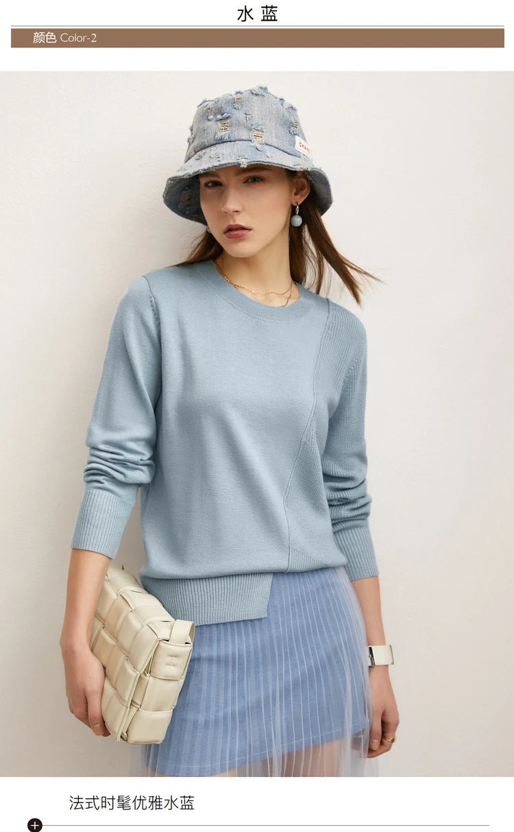 Hellblauer Damenpullover mit Rundhalsausschnitt und langen Ärmeln, gerippter Saum