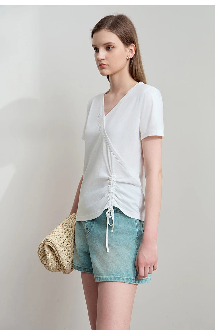 Damen T-Shirt im minimalistischem Stil mit V-Ausschnitt und Plissee-Details