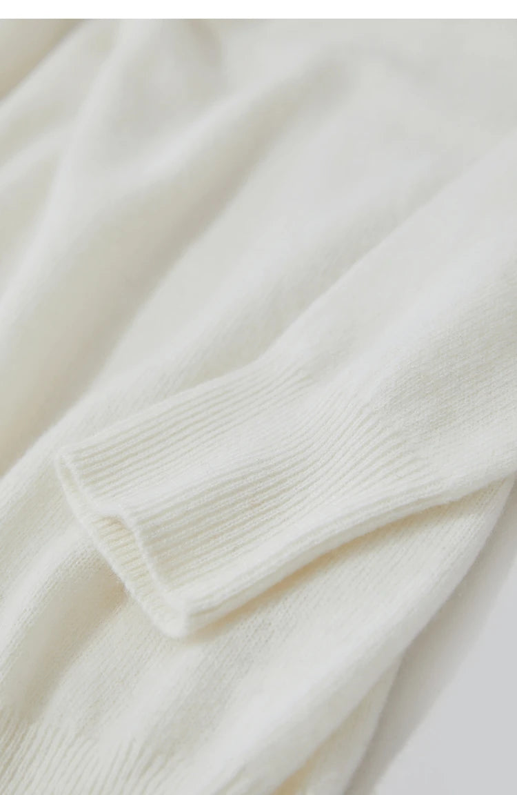 Weißer Strickpullover: Bündchen und Saum mit feiner Rippstruktur, lange Ärmel
