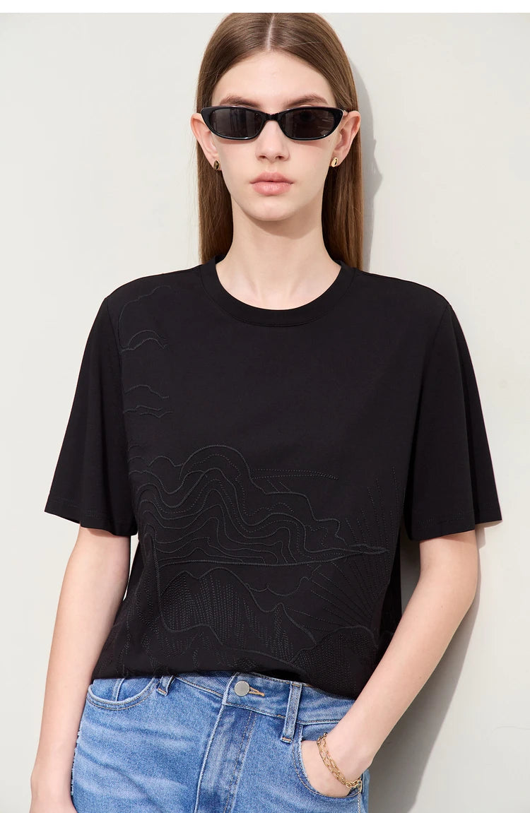 Damen T-Shirt mit minimalistischer Stickerei im lässigen Stil für den Sommer