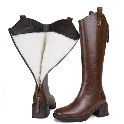 Braune Stiefel mit Wollfutter am Schaft und Blockabsatz