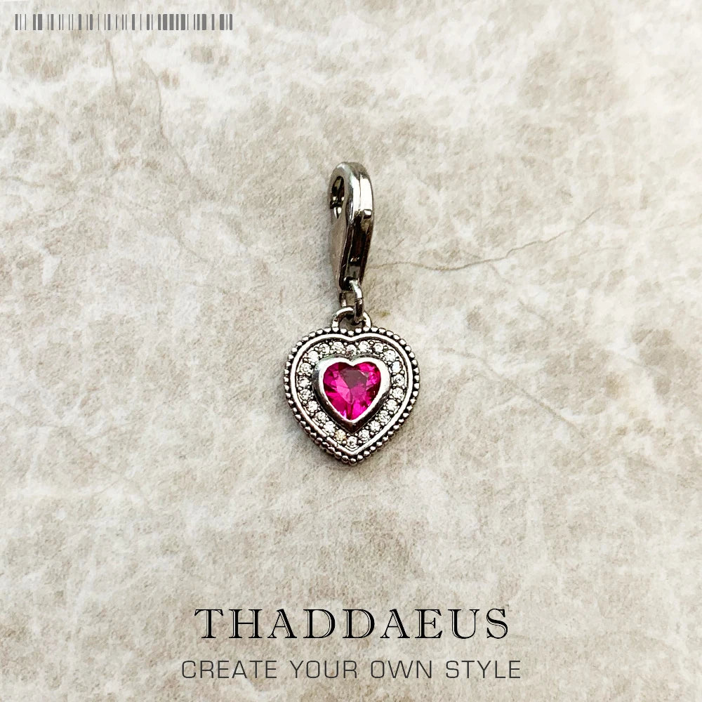 Herz-Anhänger aus 925 Sterling Silber mit pink-rotem Stein im Ornamentrahmen