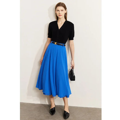Damen T-Shirt im minimalistischen Stil mit V-Ausschnitt und kurzen Ärmeln