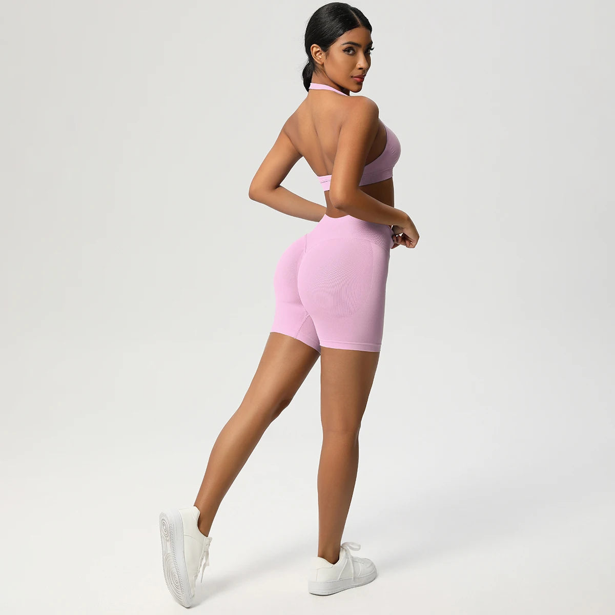 Nahtloses Fitness-Set für Damen: rosa Sport-BH & Laufshorts, Rück-/Dreiviertelansicht
