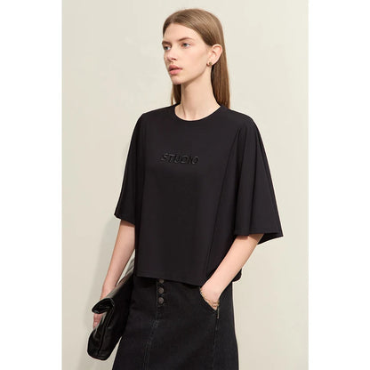 Damen T-Shirt mit elastischen Flare-Ärmeln und Perlen-Stickerei im minimalistischen Stil