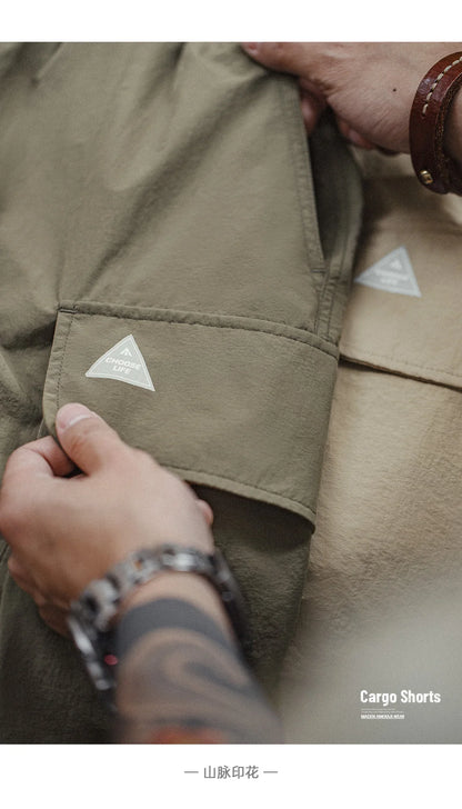 Herren Shorts mit Kordelzug Design und mehreren Taschen für den Sommer