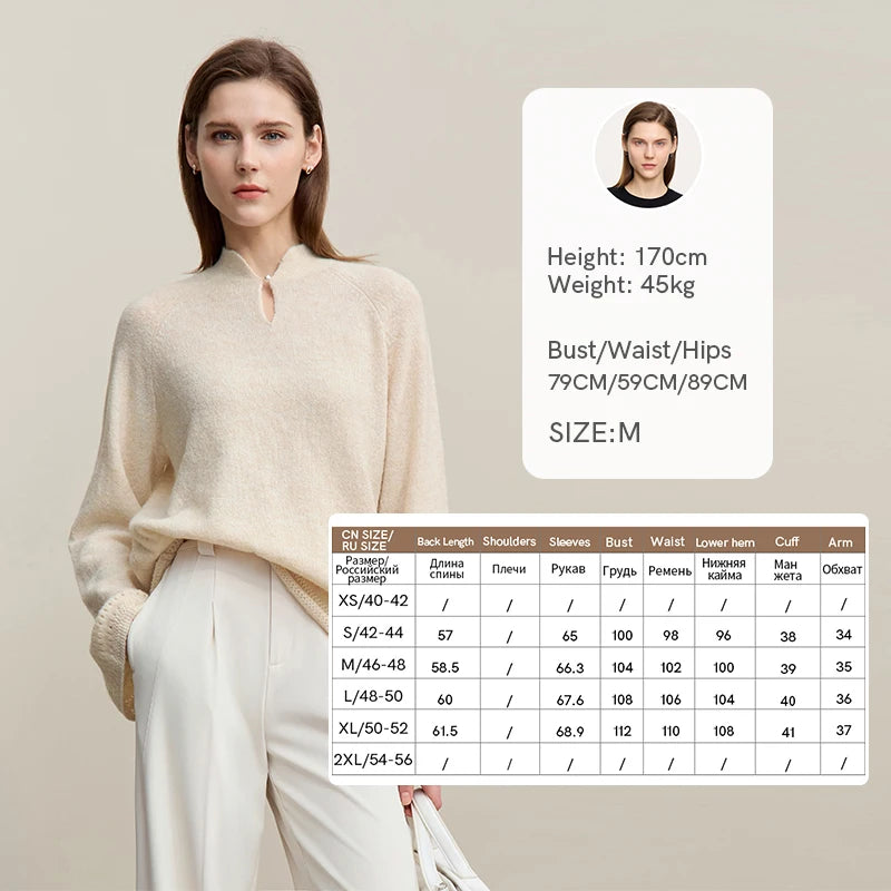 Beiger Damenpullover aus Wollstrick mit Stehkragen, Cut-out am Ausschnitt