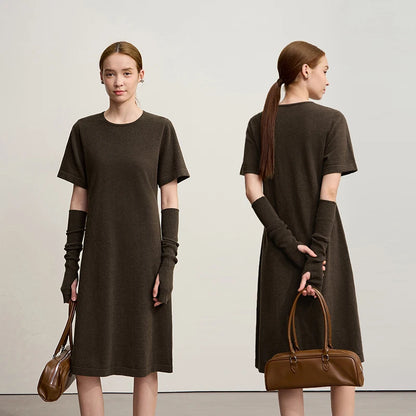 Braunes Damen-Strickkleid mit Rundhalsausschnitt und kurzem Ärmel, bequemer Sitzform