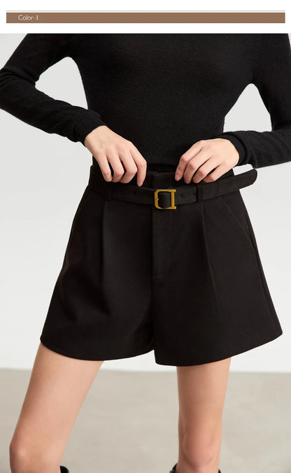 Damen Shorts im minimalistischen Stil mit Gürtel und solider Vintage-Optik