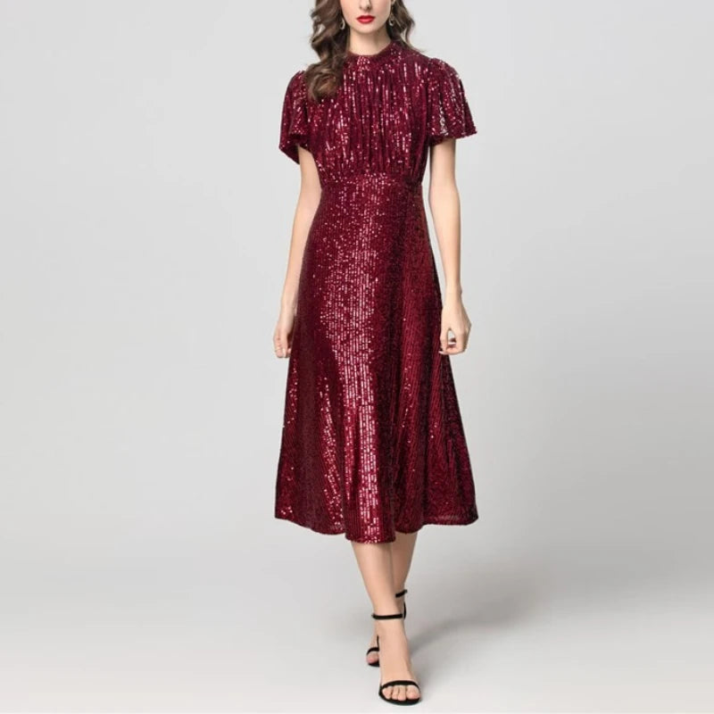 Elegantes Damenkleid mit Slash-Ausschnitt und halblangen Ärmeln – figurbetontes Design mit Perlen-Patchwork für stilvolle Anlässe
