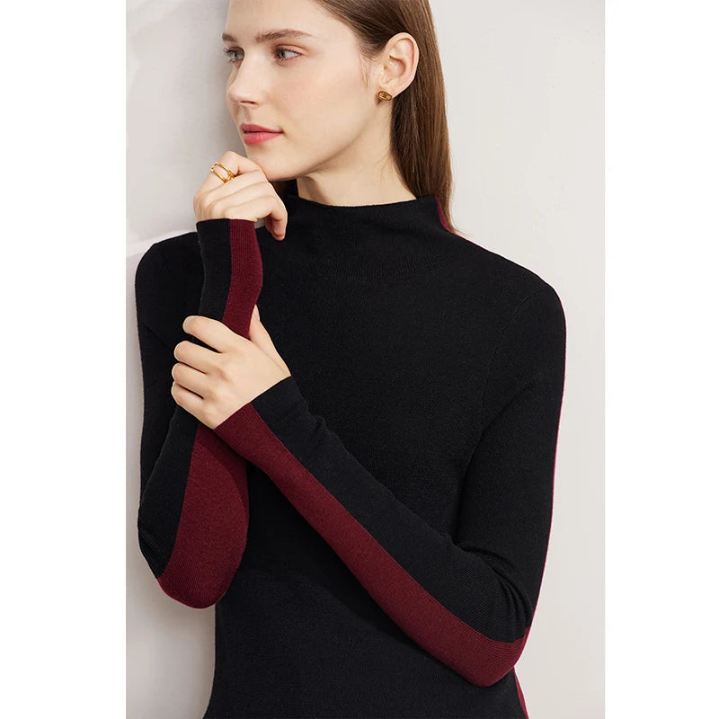 Damen-Pullover mit Halbrollkragen, schwarz mit weinroten Kontrastbündchen