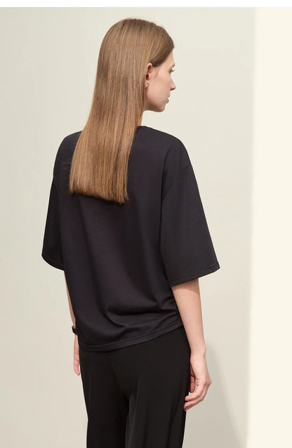 Damen T-Shirt im minimalistischen Stil aus leichtem elastischen Baumwollstoff