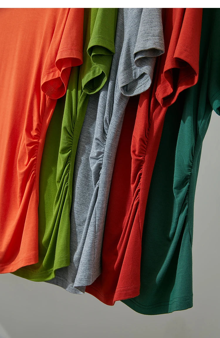 Damen Sommer-T-Shirt im minimalistischen Stil mit schmalem O-Ausschnitt und kurzen Ärmeln