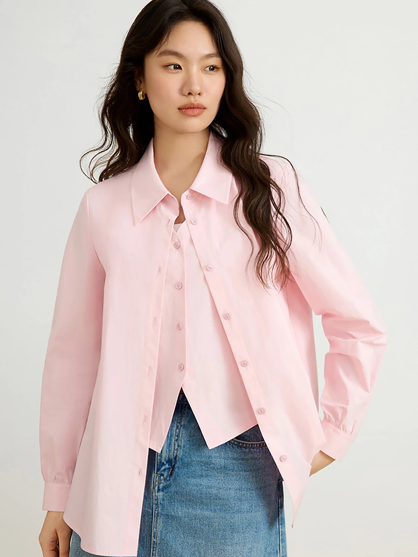 Lässige Damen-Bluse in Übergröße mit Schnallen und kurzen Ärmeln – Sommerliches Design mit umgeschlagenem Kragen und figurbetonter Taille.