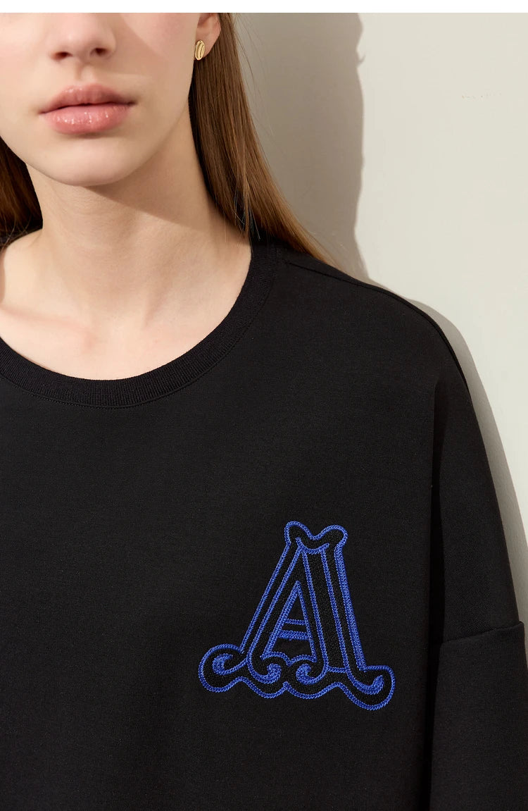 Damen Rundhals-T-Shirt im minimalistischen Stil mit lässiger Stickerei und kurzen Ärmeln